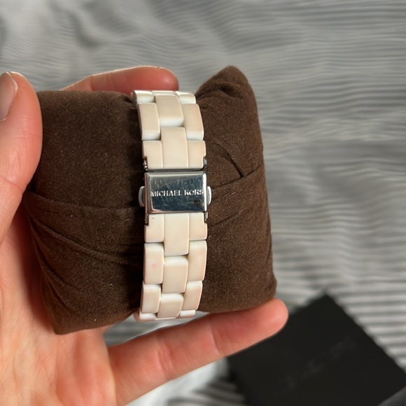 Michael Kors Women's MK5188 Runway White Watch - Picture 3 of 4